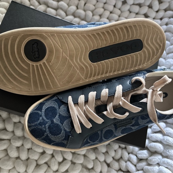 Coach Blue Sneakers with Distinctive Pattern and White Laces - Picture 4 of 7